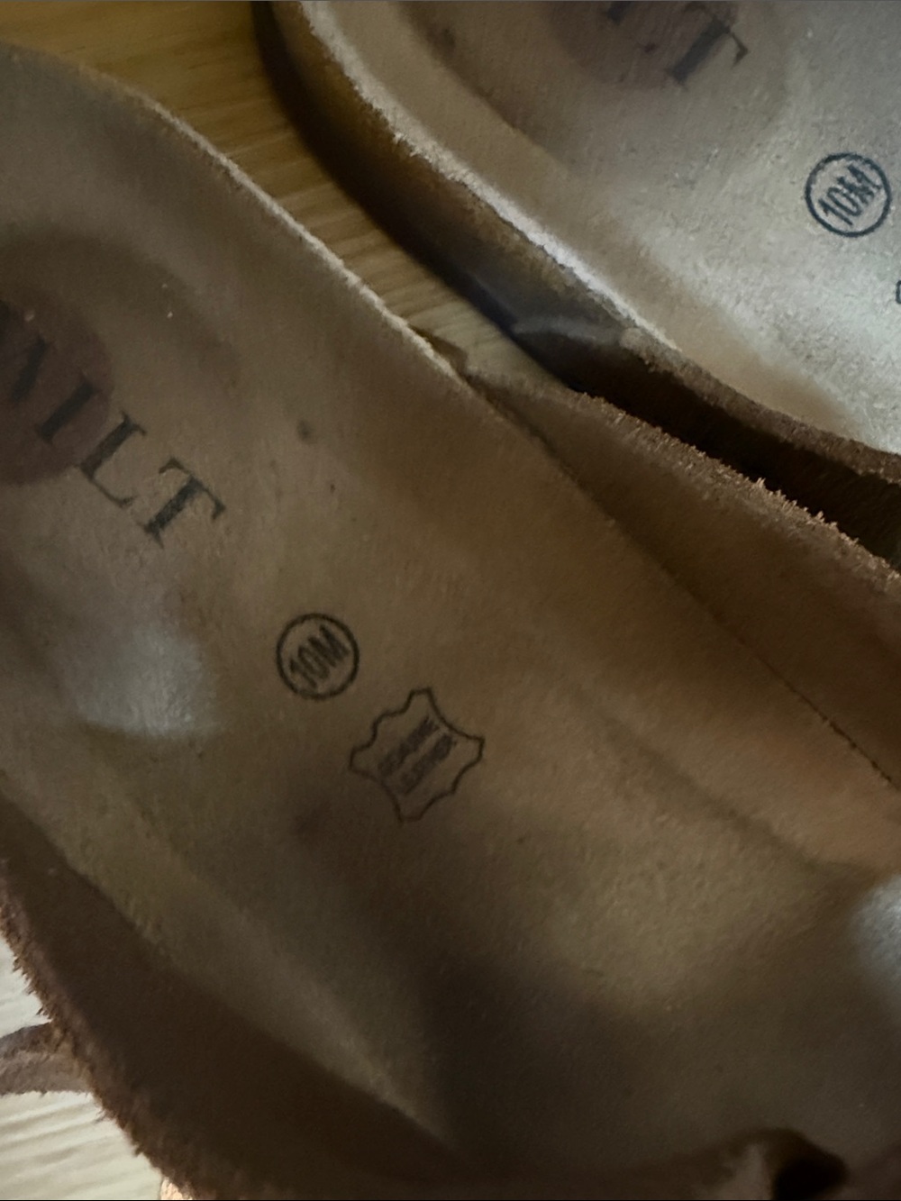 Suede Double Buckle Sandals
Upper Genunie Leather
Sole Genunie Leather - Picture 3 of 5